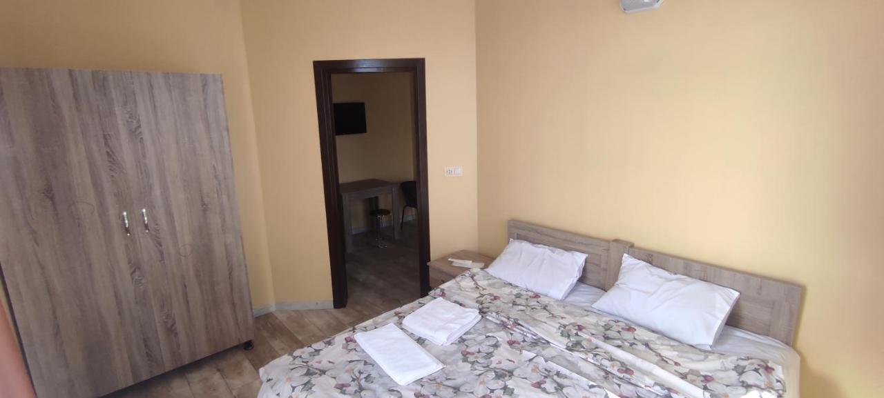 Femily Hotel In Batumi Mareti Str 2 Eksteriør bilde