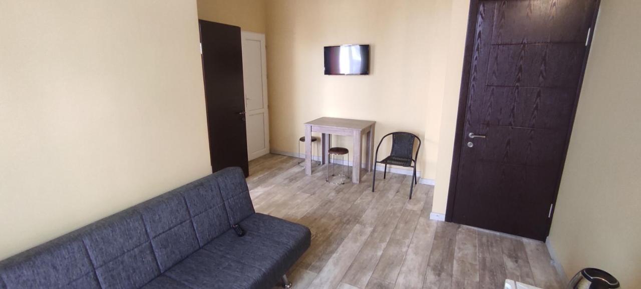 Femily Hotel In Batumi Mareti Str 2 Eksteriør bilde
