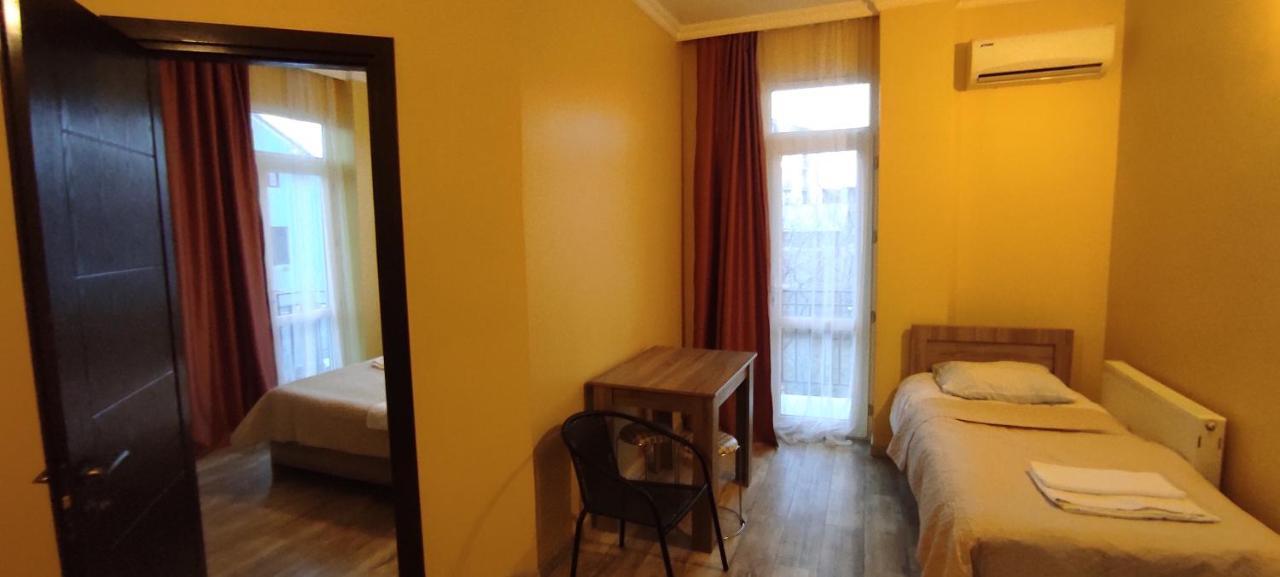 Femily Hotel In Batumi Mareti Str 2 Eksteriør bilde