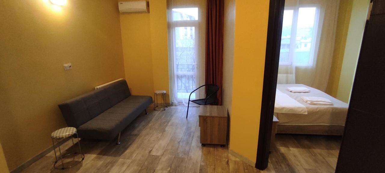 Femily Hotel In Batumi Mareti Str 2 Eksteriør bilde