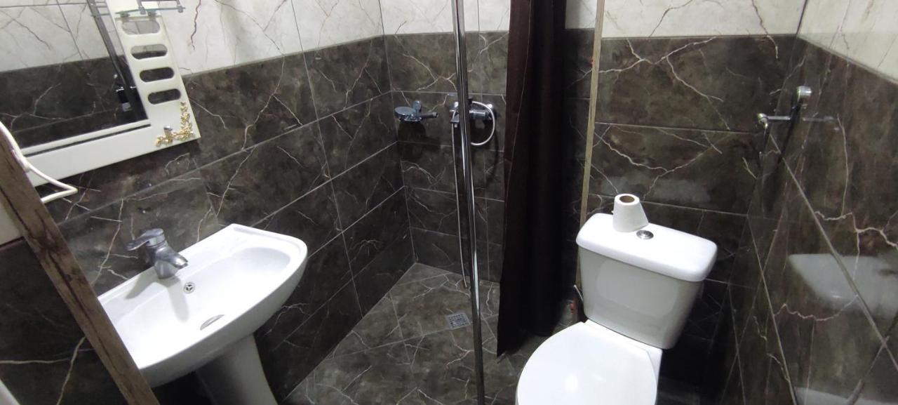 Femily Hotel In Batumi Mareti Str 2 Eksteriør bilde