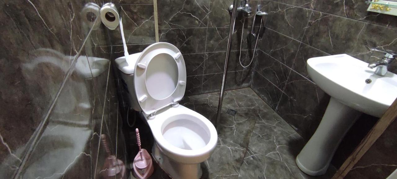 Femily Hotel In Batumi Mareti Str 2 Eksteriør bilde