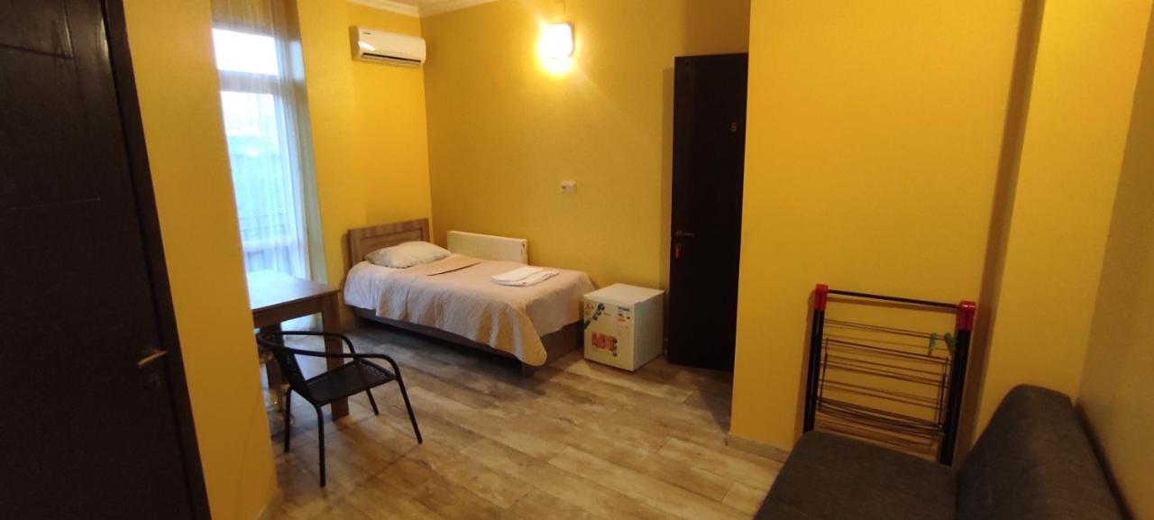 Femily Hotel In Batumi Mareti Str 2 Eksteriør bilde