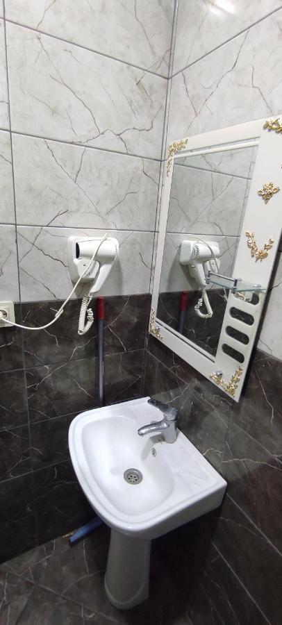 Femily Hotel In Batumi Mareti Str 2 Eksteriør bilde