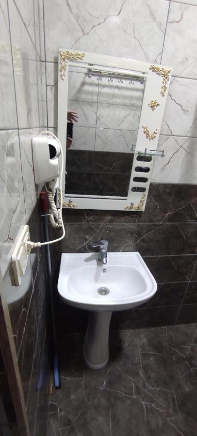 Femily Hotel In Batumi Mareti Str 2 Eksteriør bilde