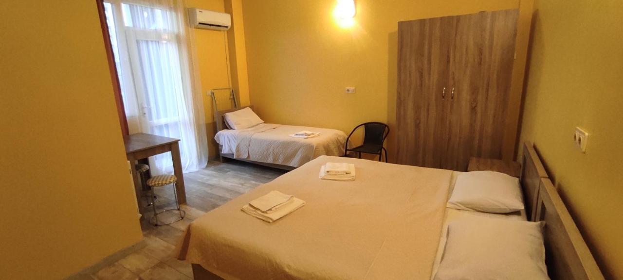 Femily Hotel In Batumi Mareti Str 2 Eksteriør bilde