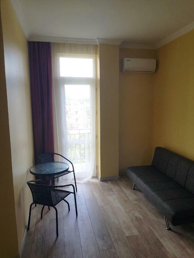 Femily Hotel In Batumi Mareti Str 2 Eksteriør bilde