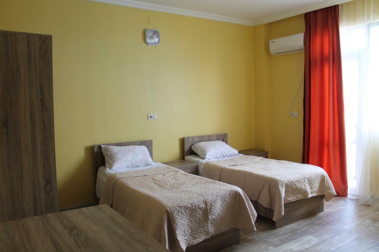 Femily Hotel In Batumi Mareti Str 2 Eksteriør bilde