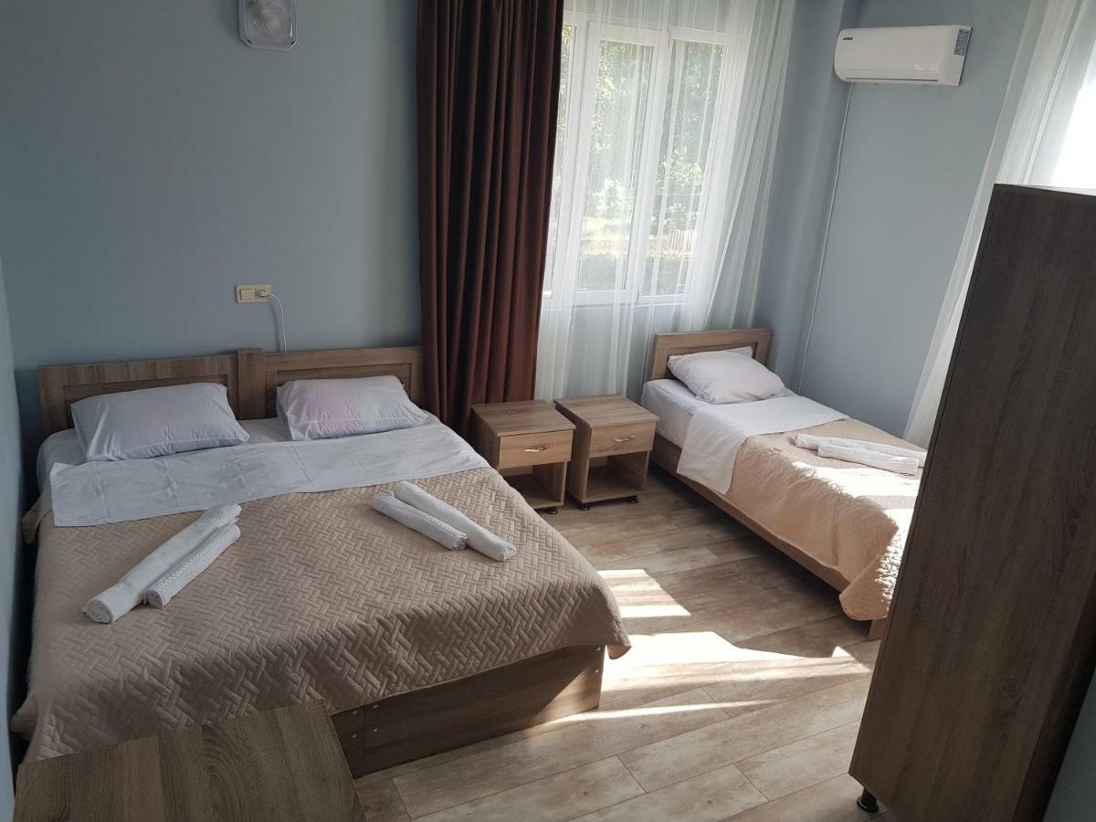 Femily Hotel In Batumi Mareti Str 2 Eksteriør bilde