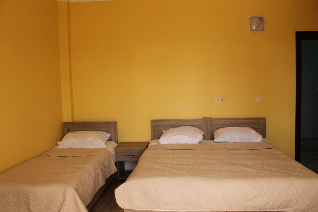 Femily Hotel In Batumi Mareti Str 2 Eksteriør bilde