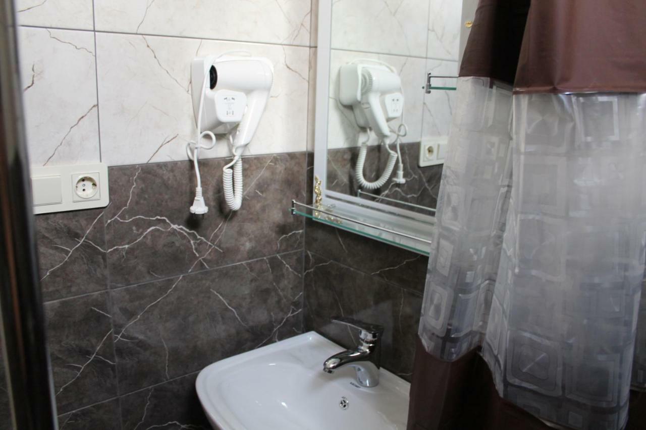 Femily Hotel In Batumi Mareti Str 2 Eksteriør bilde