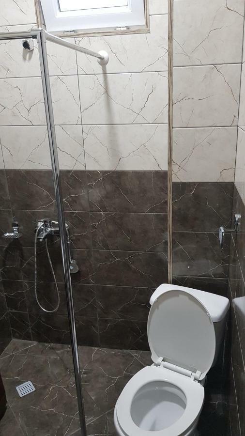 Femily Hotel In Batumi Mareti Str 2 Eksteriør bilde